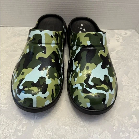 OOFOS OOcloog Limited Jungle Camo Slip On Recovery Clogs M10 W 12 Comfort Shoe - Picture 2 of 8